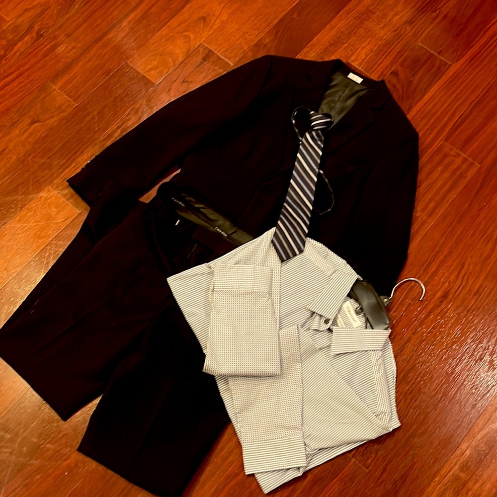 Calvin Klein boys black suit size 12 with dress shirt and matching tie